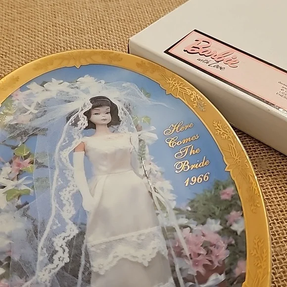 NIB Barbie with Love 1966 Collector's Plate Here Comes the Bride by Enesco - Picture 13 of 13